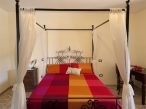 Camera melograno letto matrimoniale